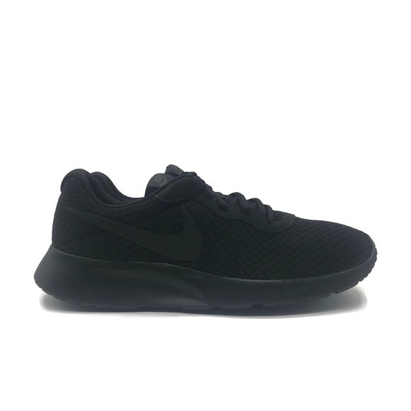nike tanjun triple black